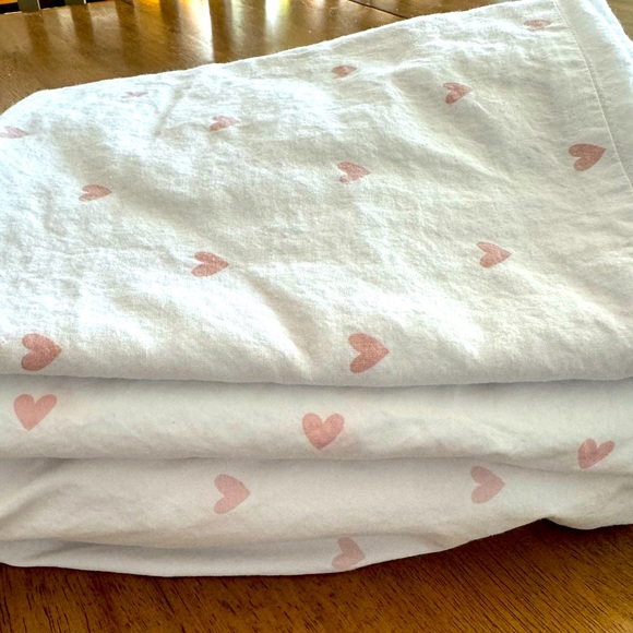 Crate & Kids Pattern Play Heart Crib / Toddler sheet set - Picture 1 of 5
